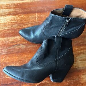 Frye Reina Bootie Leather Western Womens Size 7.5 Med Black Zip-up Ankle Boots